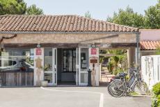 Hotel Elegance Suites Hotel Ile de Re - Your 4 star services : bike rental, heated pools, yatching